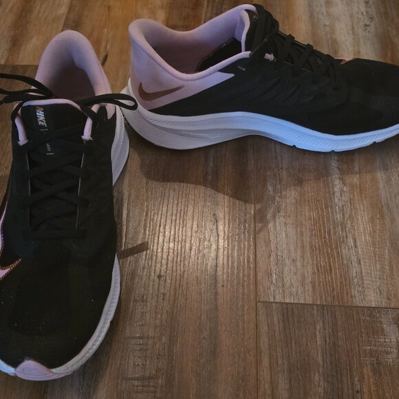 Shoes - Picture 3 of 9